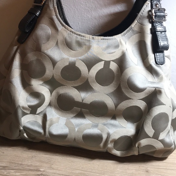 Coach Madison Silver-Grey Purse with Purple Lining - Picture 5 of 8